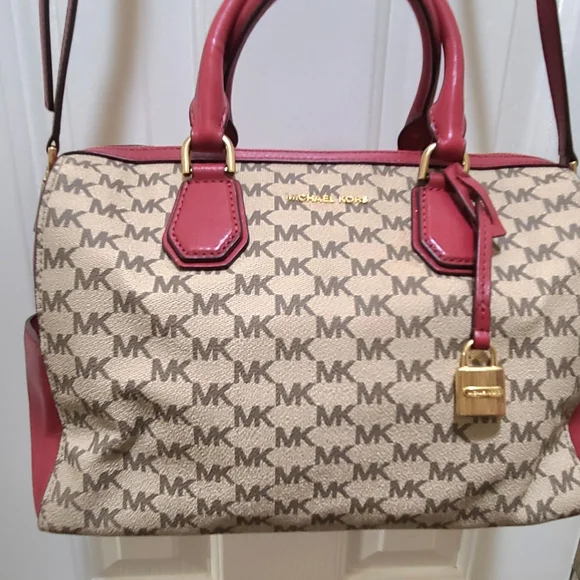 Michael Kors Purs Studio Mercer Medium Heritage Logo Duffel in Natural WineRed. - Picture 5 of 14